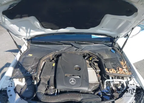 2016 Mercedes-Benz C 300 Luxury/Sport z USA, uszkodzony, nr VIN 55SWF4JB5GU149952